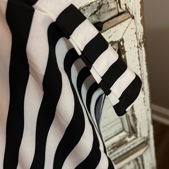 NWOT shein cute black and white striped romper size one x really cute - Picture 8 of 8
